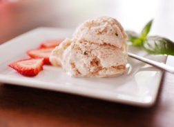 Crème glacée fraise et basilic pour Louis!